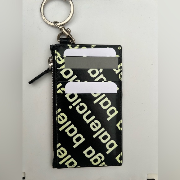 Balenciaga Cash card case on keyring. Glow in the dark balenciaga logo. - Picture 2 of 4